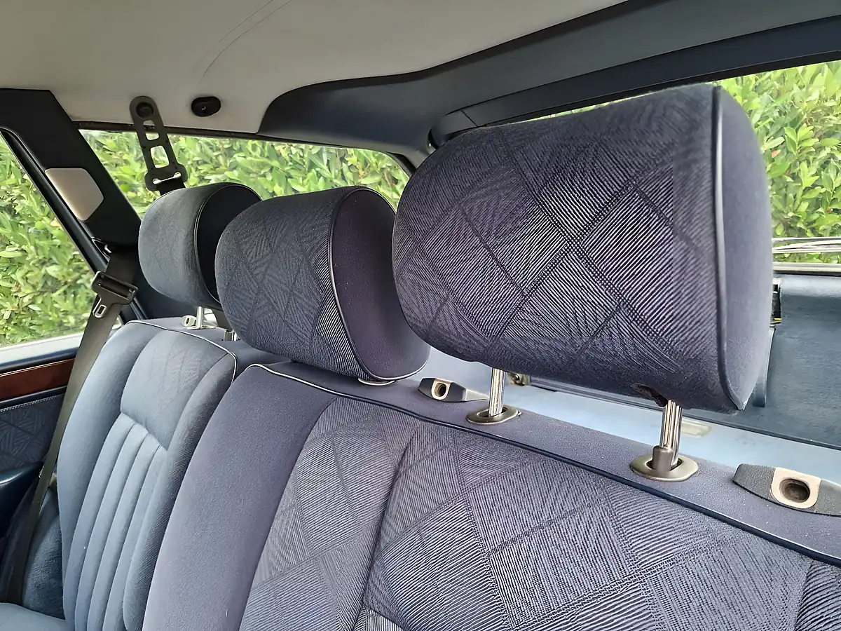 Used 1995 Mercedes-Benz E-Class 7 Seater Bright Silver Metallic - Interior and Exterior details 6