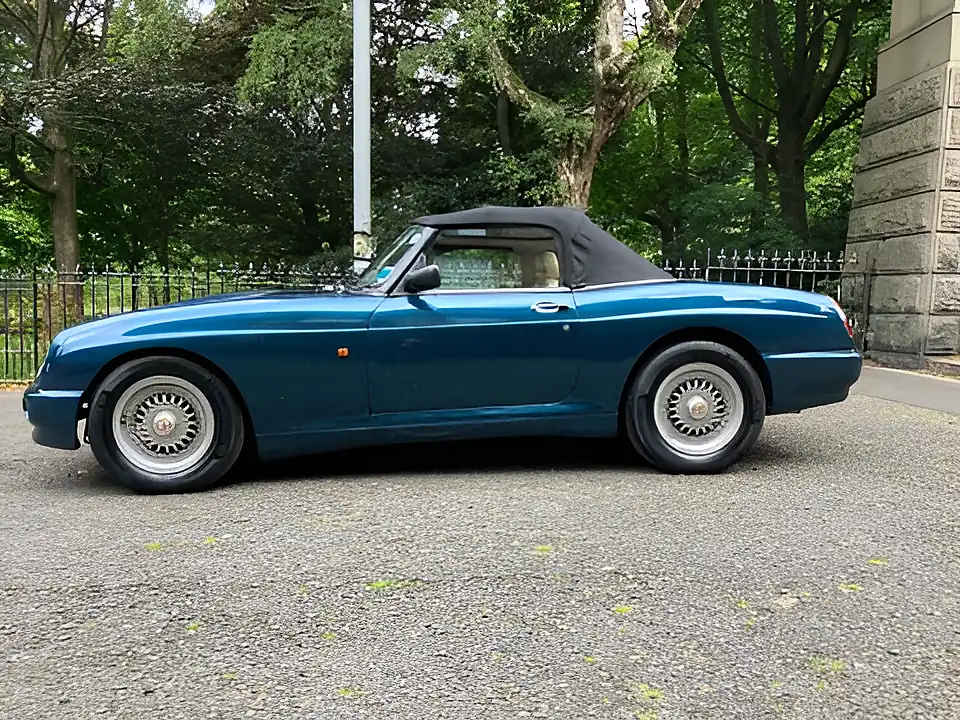 Used 1995 MG RV8 Blue - Interior and Exterior details 15