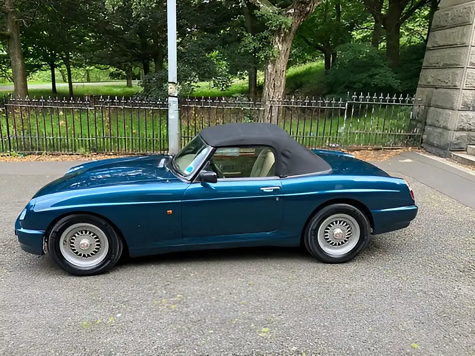 Used 1995 MG RV8 Blue - Interior and Exterior details 16