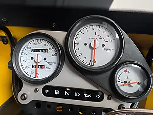 Used 1995 Triumph Daytona Yellow - Interior and Exterior details 15