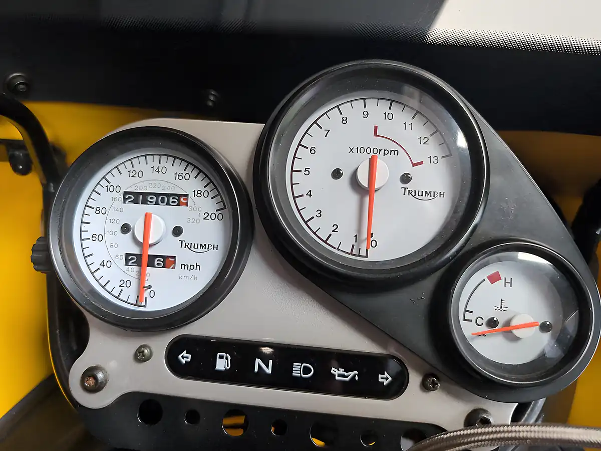 Used 1995 Triumph Daytona Yellow - Interior and Exterior details 15
