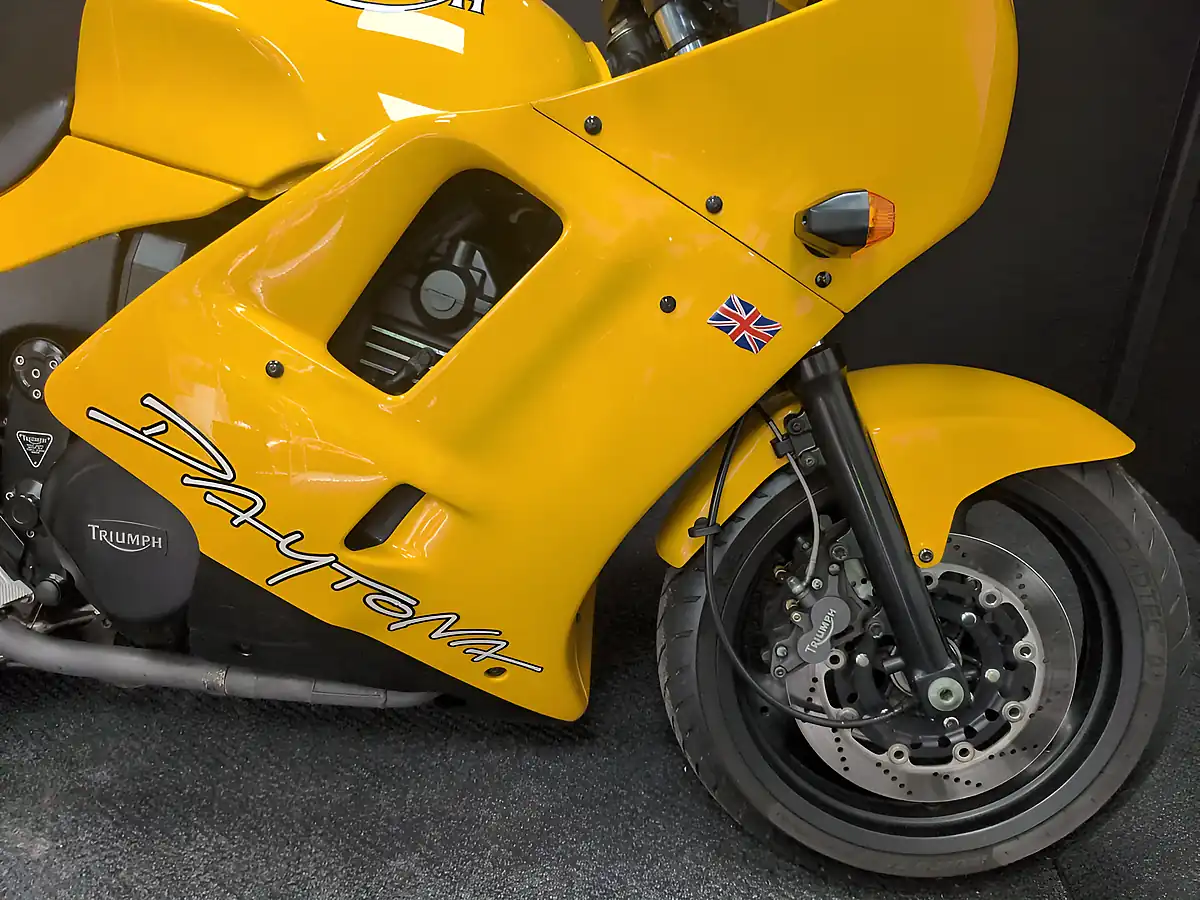 Used 1995 Triumph Daytona Yellow - Interior and Exterior details 8