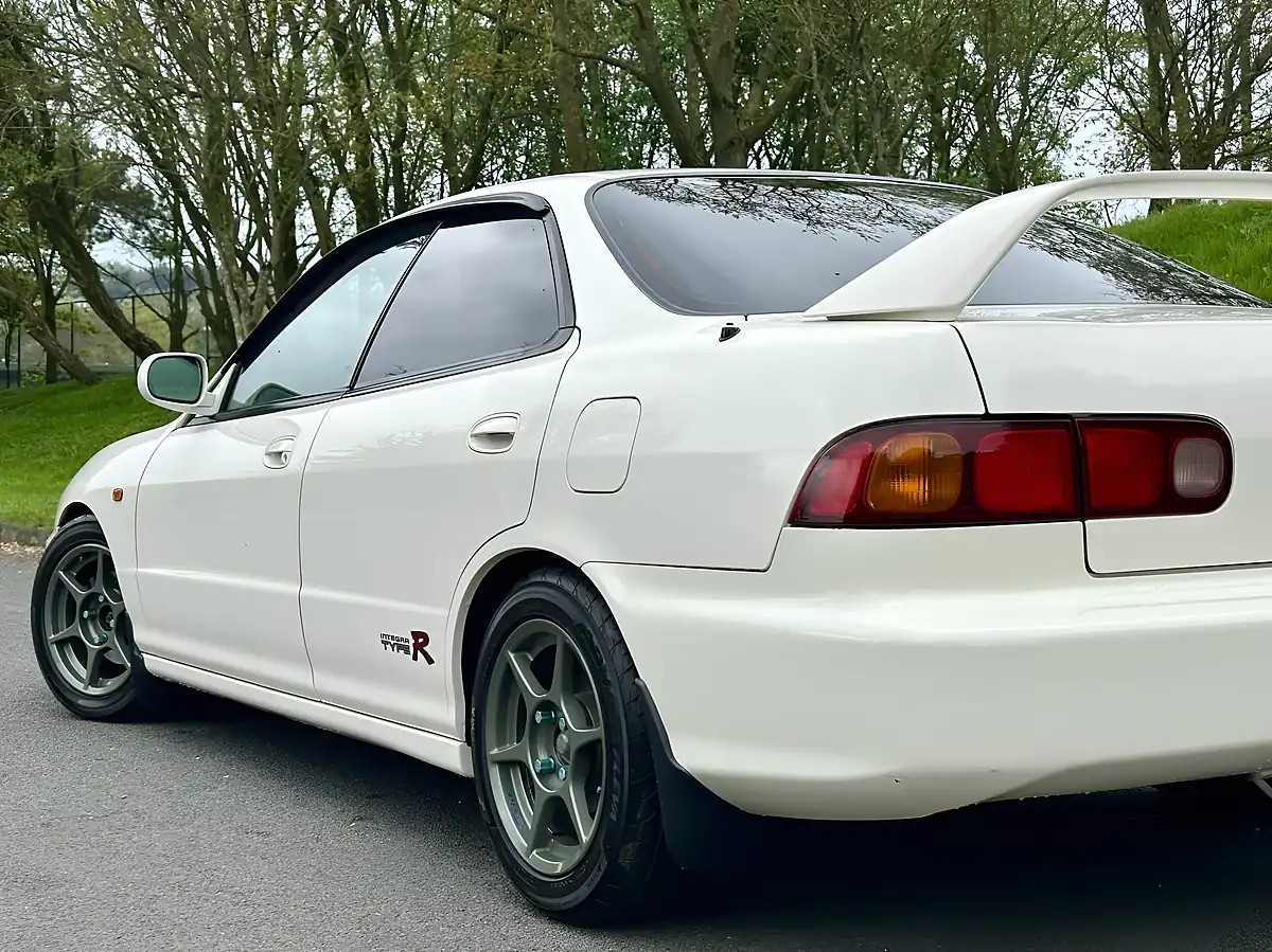 Used 1996 Honda Integra Type R DB8 Rare Saloon 4 Door White - Interior and Exterior details 14