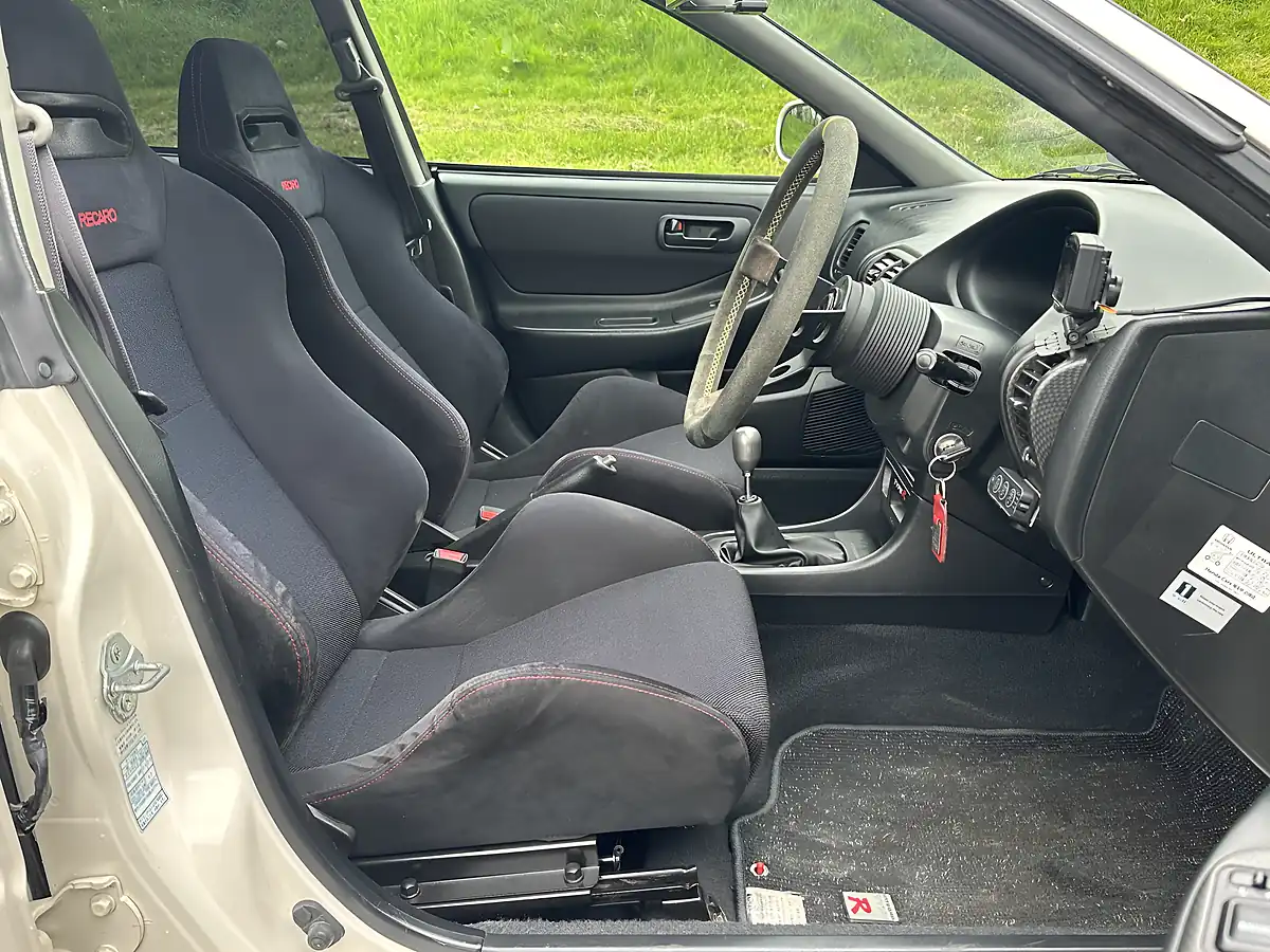 Used 1996 Honda Integra Type R DB8 Rare Saloon 4 Door White - Interior and Exterior details 15