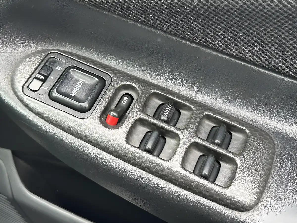 Used 1996 Honda Integra Type R DB8 Rare Saloon 4 Door White - Interior and Exterior details 18