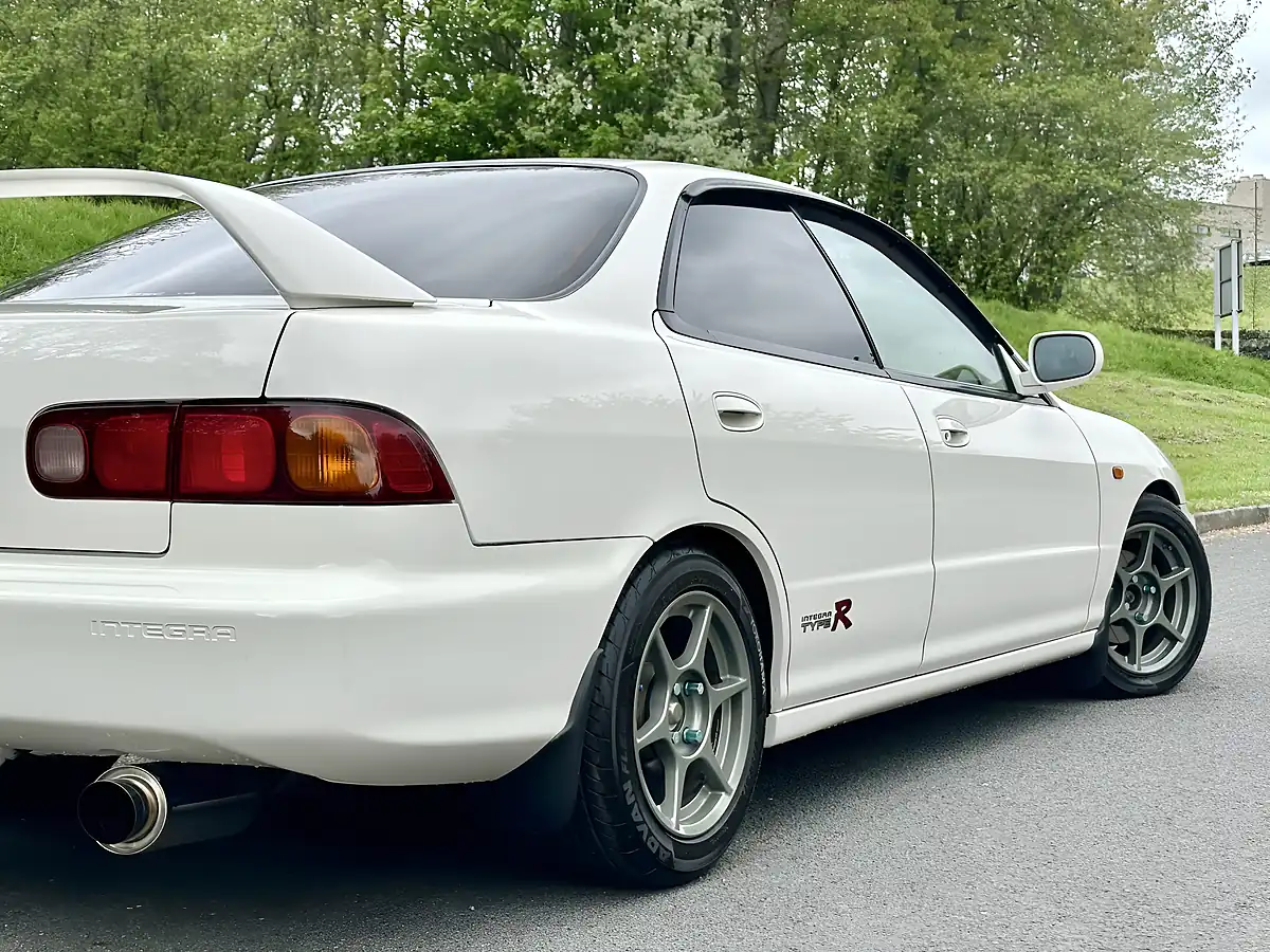 Used 1996 Honda Integra Type R DB8 Rare Saloon 4 Door White - Interior and Exterior details 9