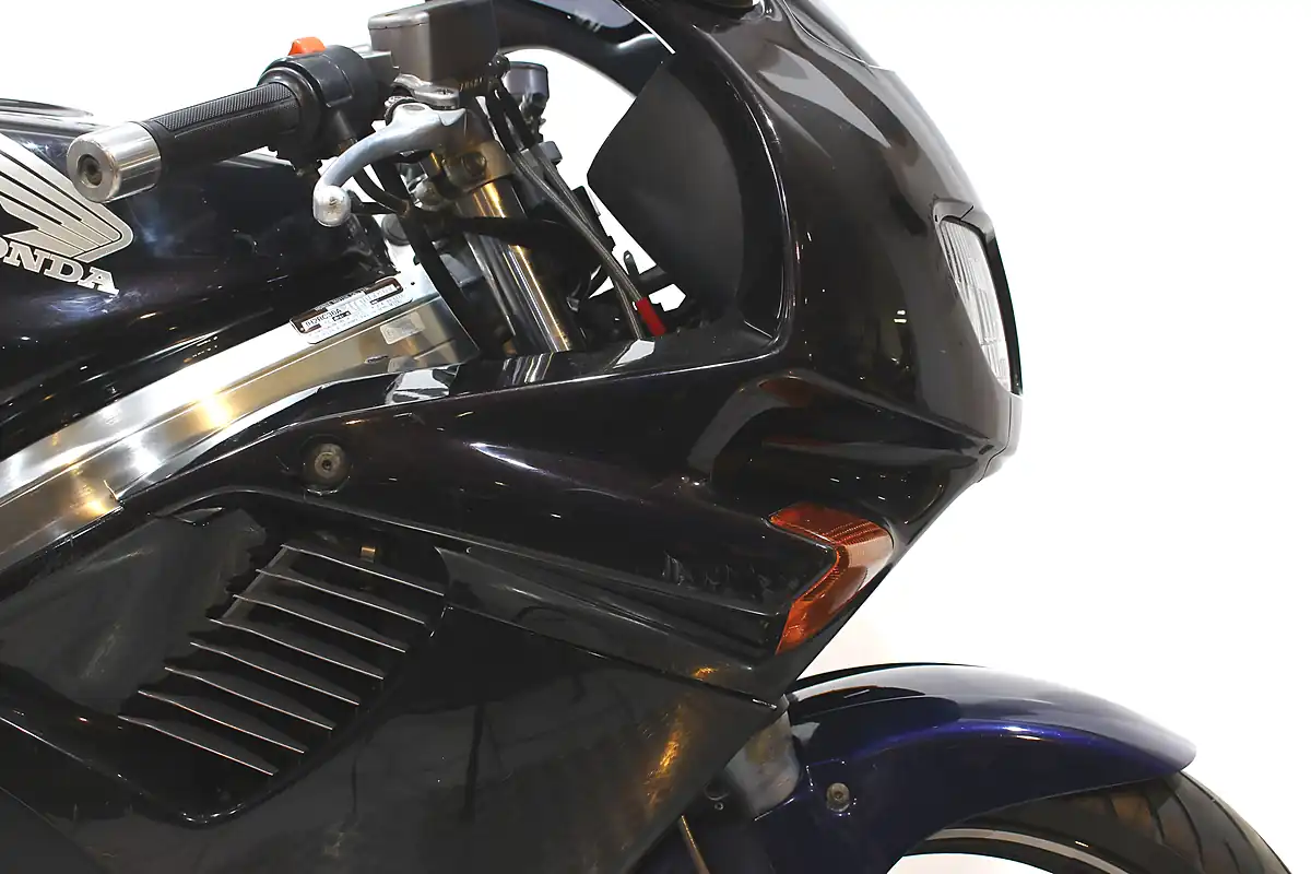 Used 1996 Honda VFR750 Purple - Interior and Exterior details 4