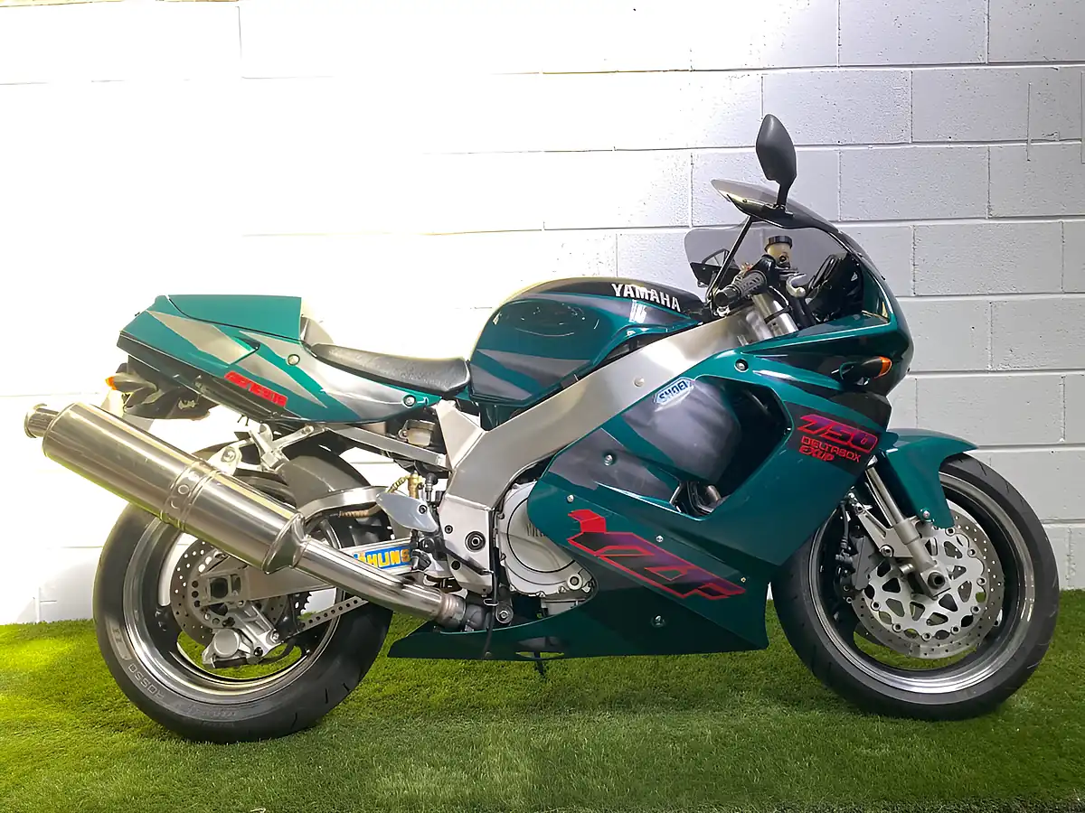 Used 1996 Yamaha YZF750R Green - Front View