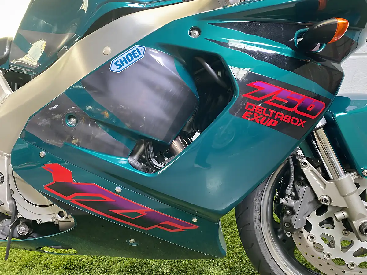 Used 1996 Yamaha YZF750R Green - Interior and Exterior details 15