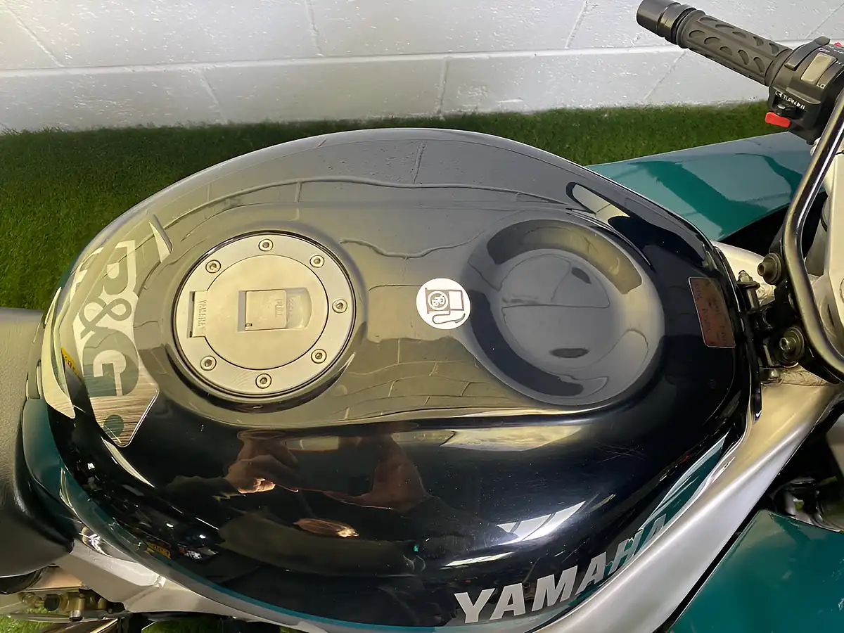 Used 1996 Yamaha YZF750R Green - Interior and Exterior details 17