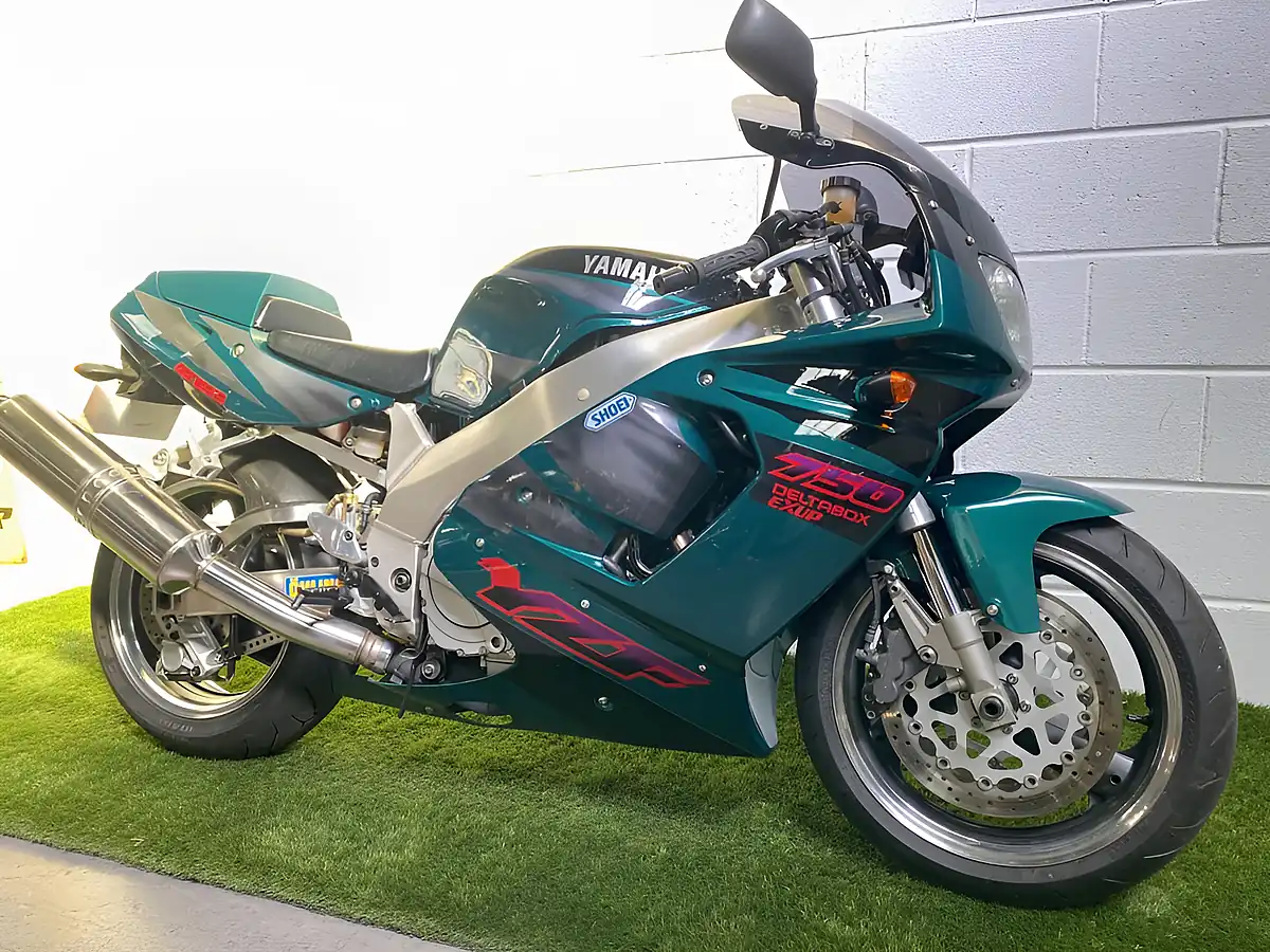 Used 1996 Yamaha YZF750R Green - Interior and Exterior details 3