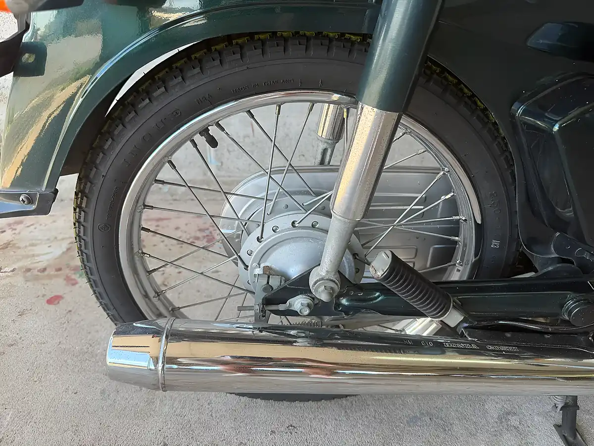 Used 1997 Honda C70 Custom Green - Interior and Exterior details 10