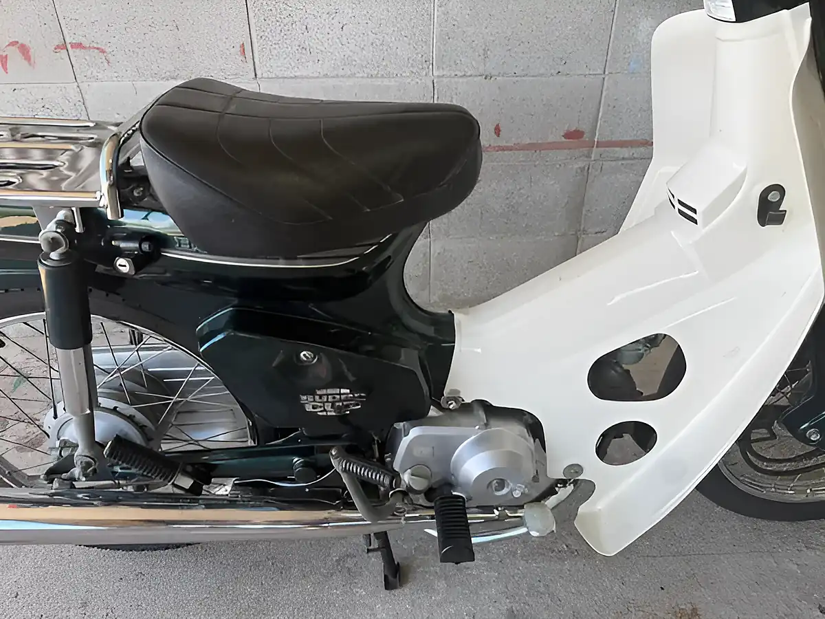 Used 1997 Honda C70 Custom Green - Interior and Exterior details 12