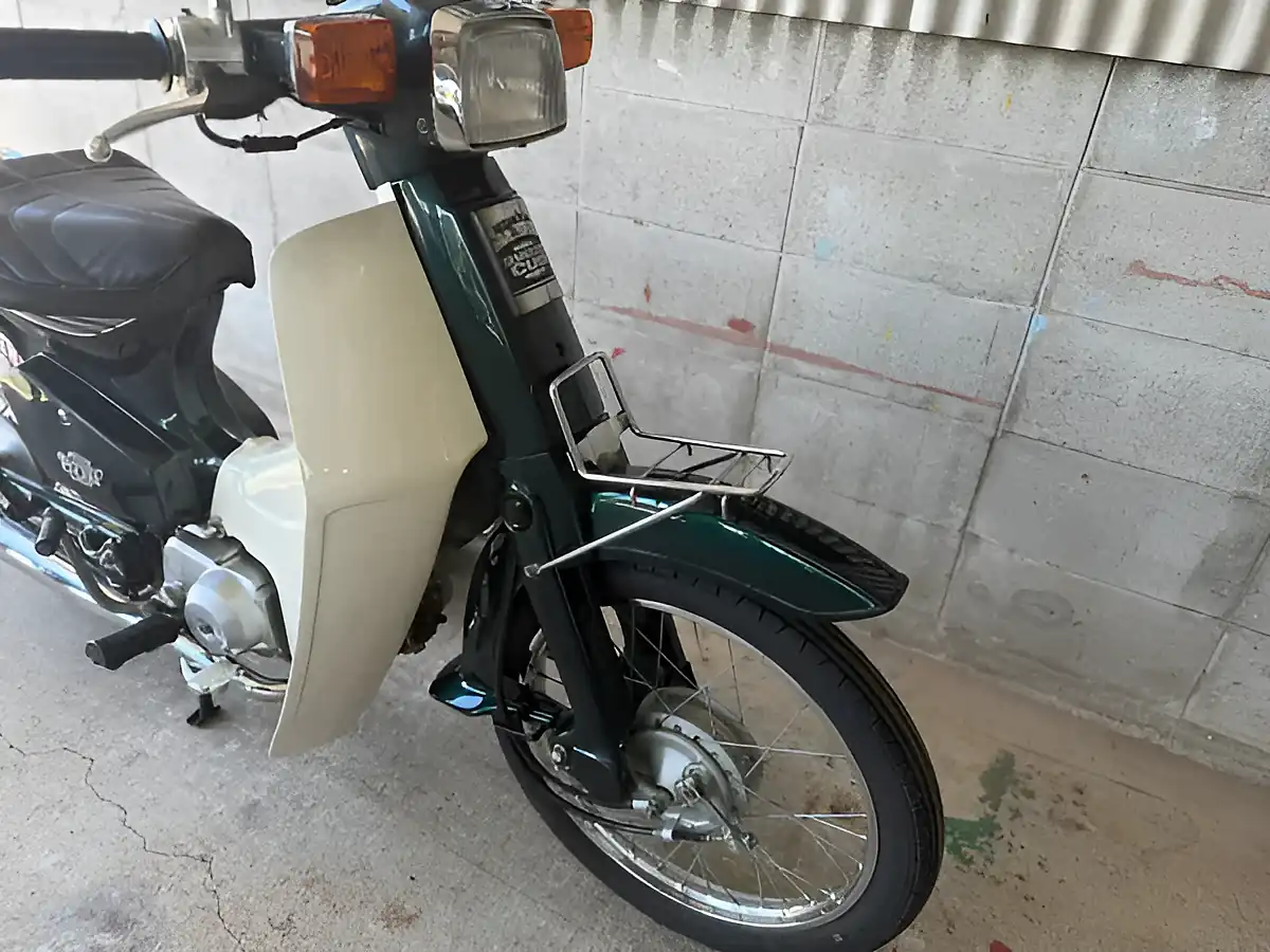 Used 1997 Honda C70 Custom Green - Interior and Exterior details 13