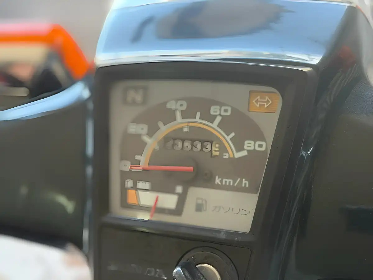 Used 1997 Honda C70 Custom Green - Interior and Exterior details 15