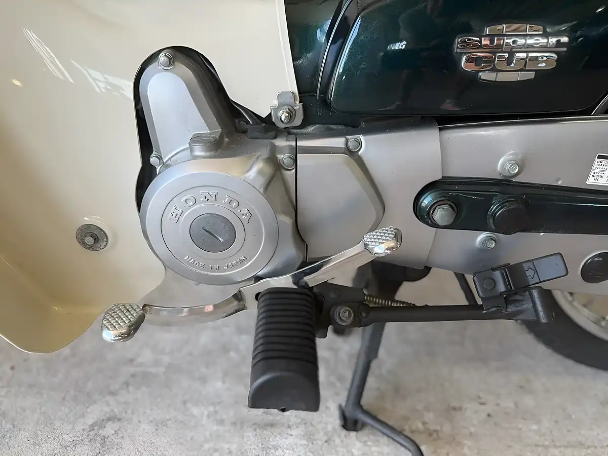 Used 1997 Honda C70 Custom Green - Interior and Exterior details 18