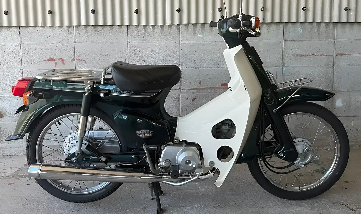 Used 1997 Honda C70 Custom Green - Interior and Exterior details 2