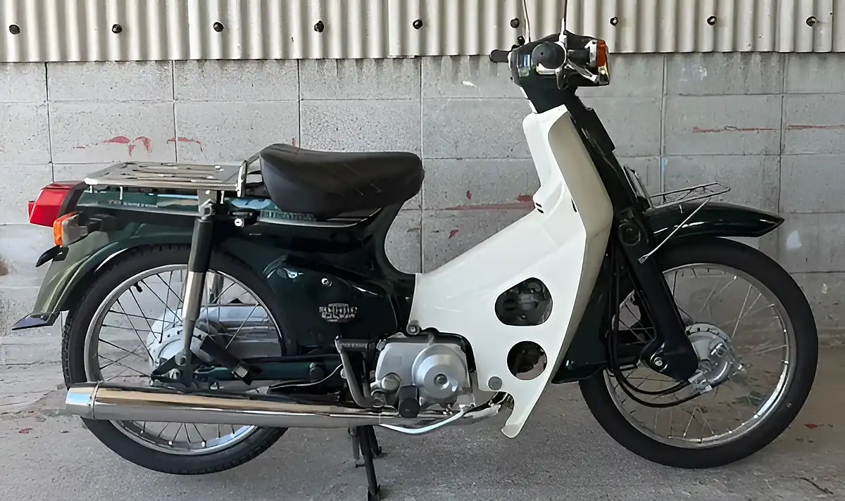 Used 1997 Honda C70 Custom Green - Interior and Exterior details 3