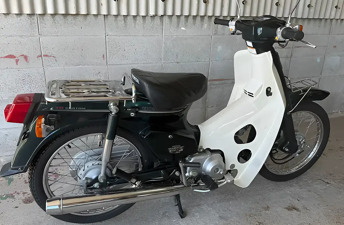 Used 1997 Honda C70 Custom Green - Interior and Exterior details 5