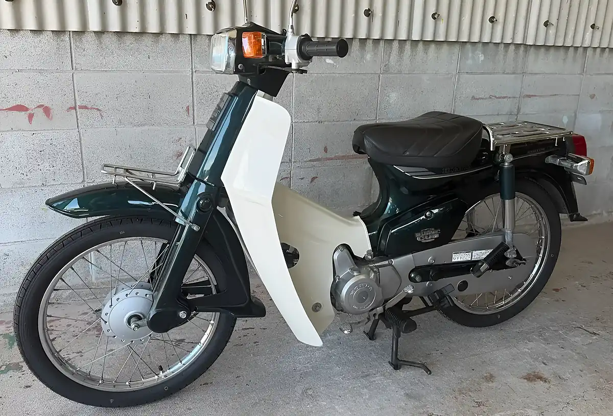 Used 1997 Honda C70 Custom Green - Interior and Exterior details 6