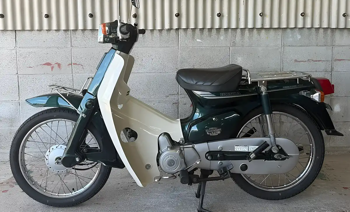 Used 1997 Honda C70 Custom Green - Interior and Exterior details 8