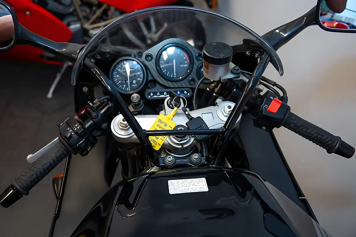 Used 1997 Honda CBR900 Fireblade Black/Silver - Interior and Exterior details 13