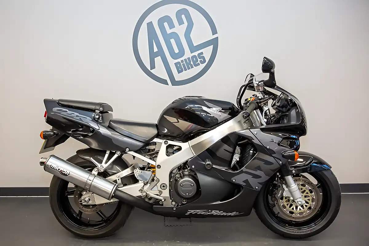 Used 1997 Honda CBR900 Fireblade Black/Silver - Interior and Exterior details 14
