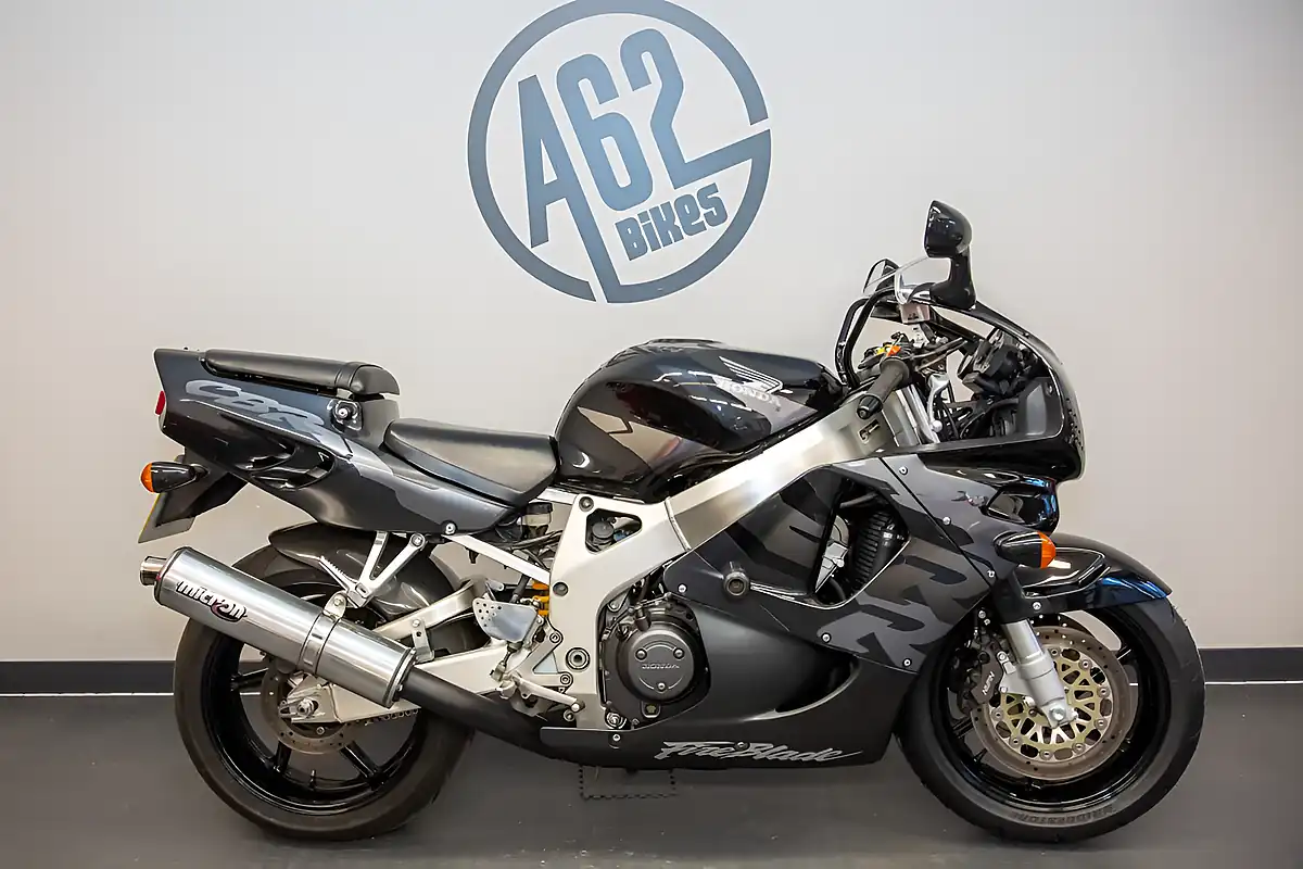 Used 1997 Honda CBR900 Fireblade Black/Silver - Interior and Exterior details 15
