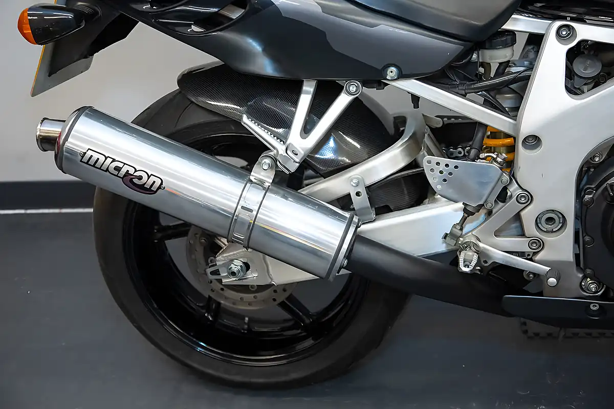 Used 1997 Honda CBR900 Fireblade Black/Silver - Interior and Exterior details 17