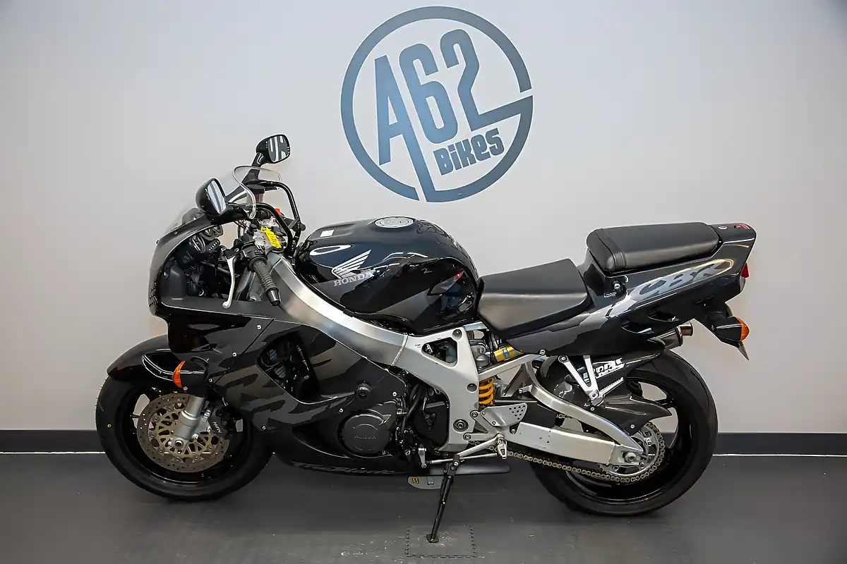 Used 1997 Honda CBR900 Fireblade Black/Silver - Interior and Exterior details 2