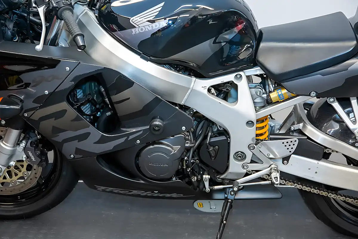 Used 1997 Honda CBR900 Fireblade Black/Silver - Interior and Exterior details 4