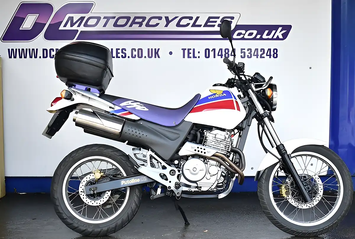 Used 1997 Honda SLR650 White - Front View