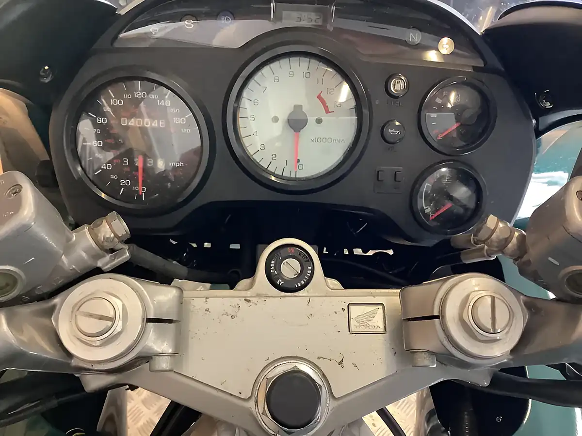 Used 1997 Honda Vfr Metallic Green - Interior and Exterior details 7