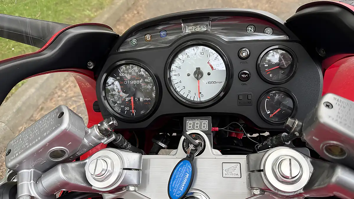 Used 1997 Honda VFR750F Standard Red - Interior and Exterior details 10