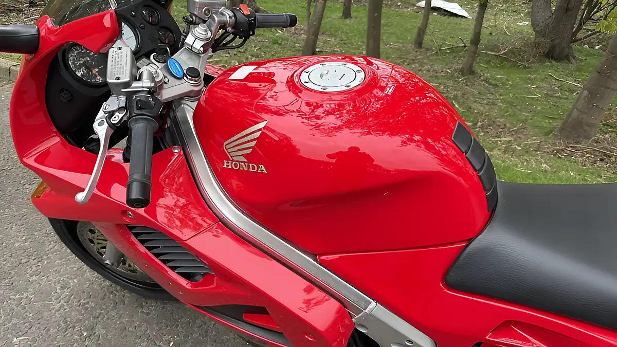 Used 1997 Honda VFR750F Standard Red - Interior and Exterior details 15