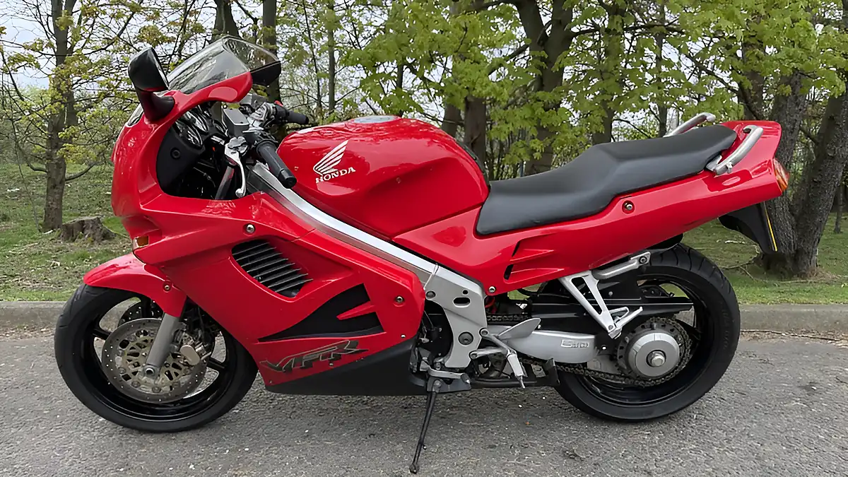 Used 1997 Honda VFR750F Standard Red - Interior and Exterior details 2