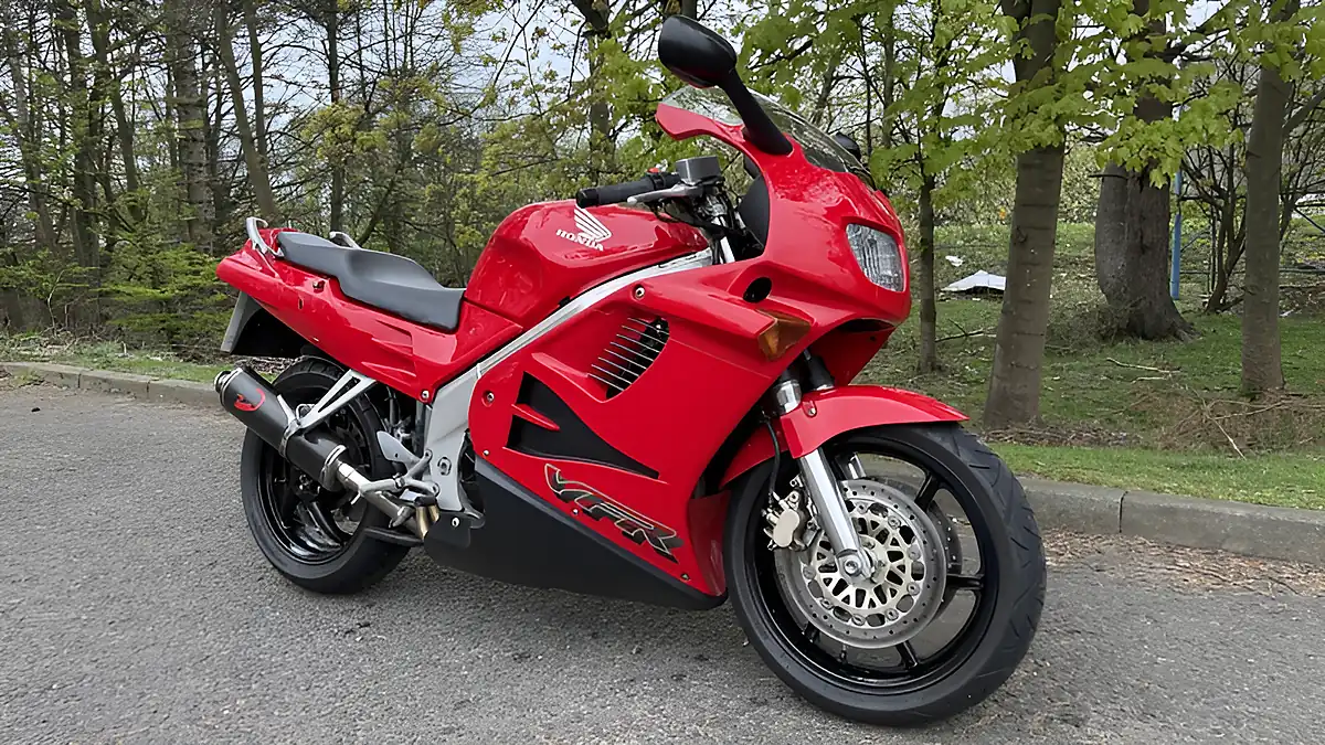 Used 1997 Honda VFR750F Standard Red - Interior and Exterior details 3