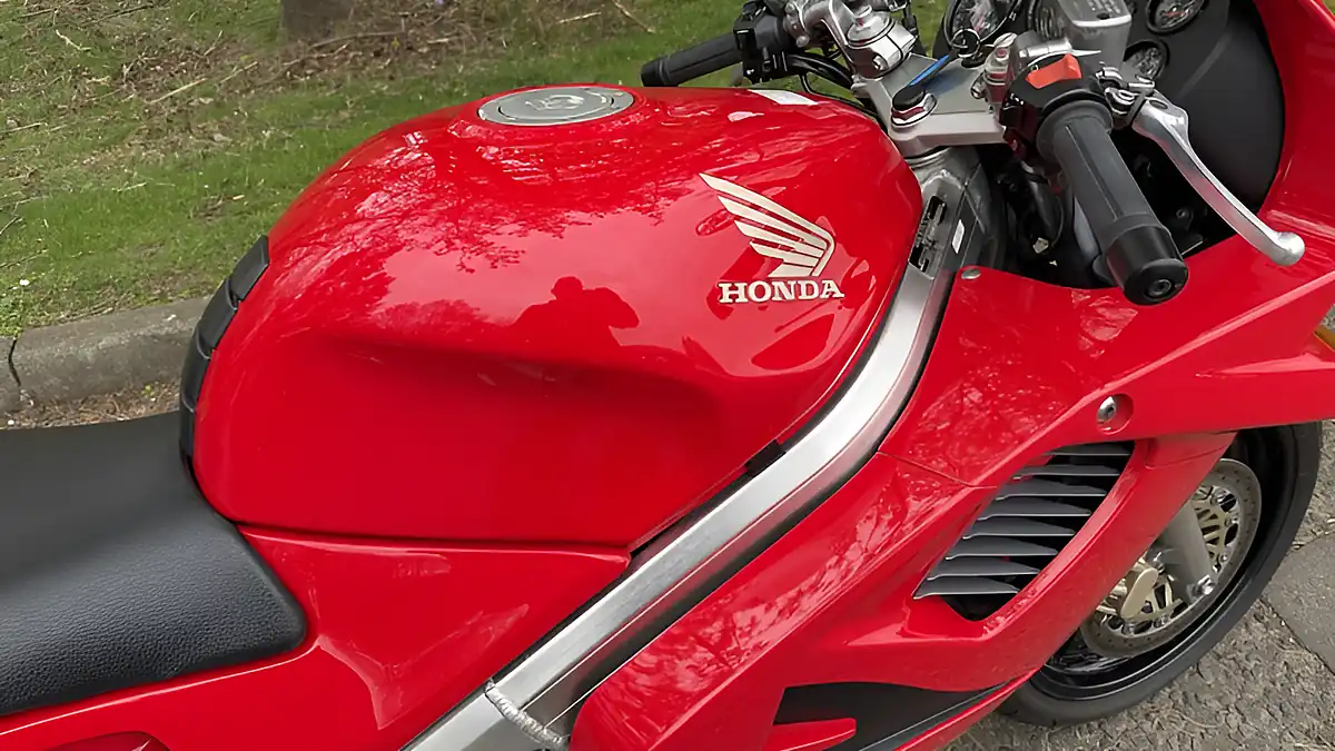 Used 1997 Honda VFR750F Standard Red - Interior and Exterior details 9