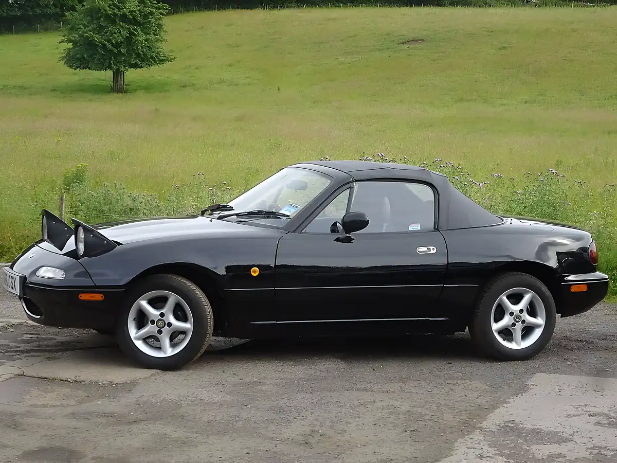Used 1997 Mazda MX-5 Black - Interior and Exterior details 12
