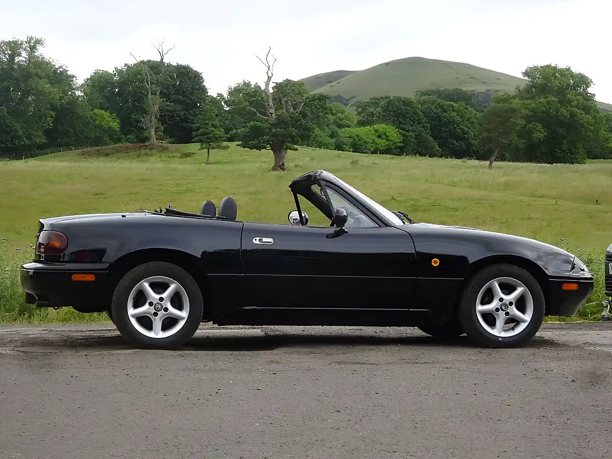 Used 1997 Mazda MX-5 Black - Interior and Exterior details 14