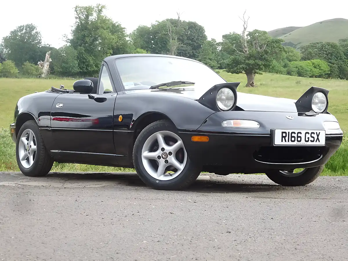 Used 1997 Mazda MX-5 Black - Interior and Exterior details 9