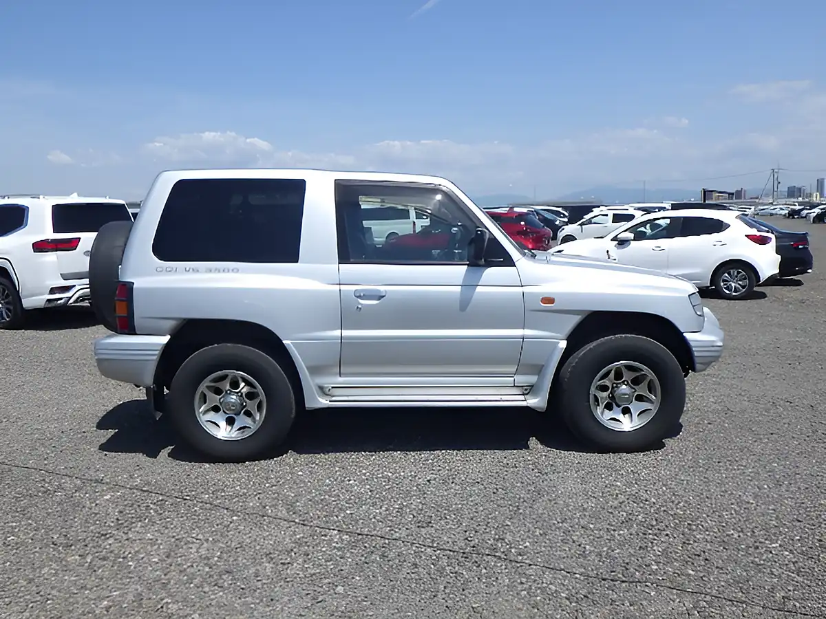 Used 1997 Mitsubishi Pajero Swb Flared Arch Silver - Interior and Exterior details 10