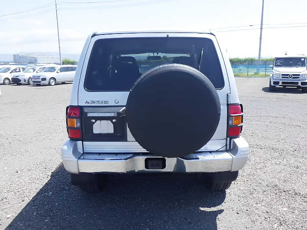 Used 1997 Mitsubishi Pajero Swb Flared Arch Silver - Interior and Exterior details 11