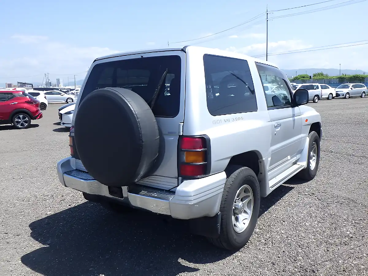 Used 1997 Mitsubishi Pajero Swb Flared Arch Silver - Interior and Exterior details 12