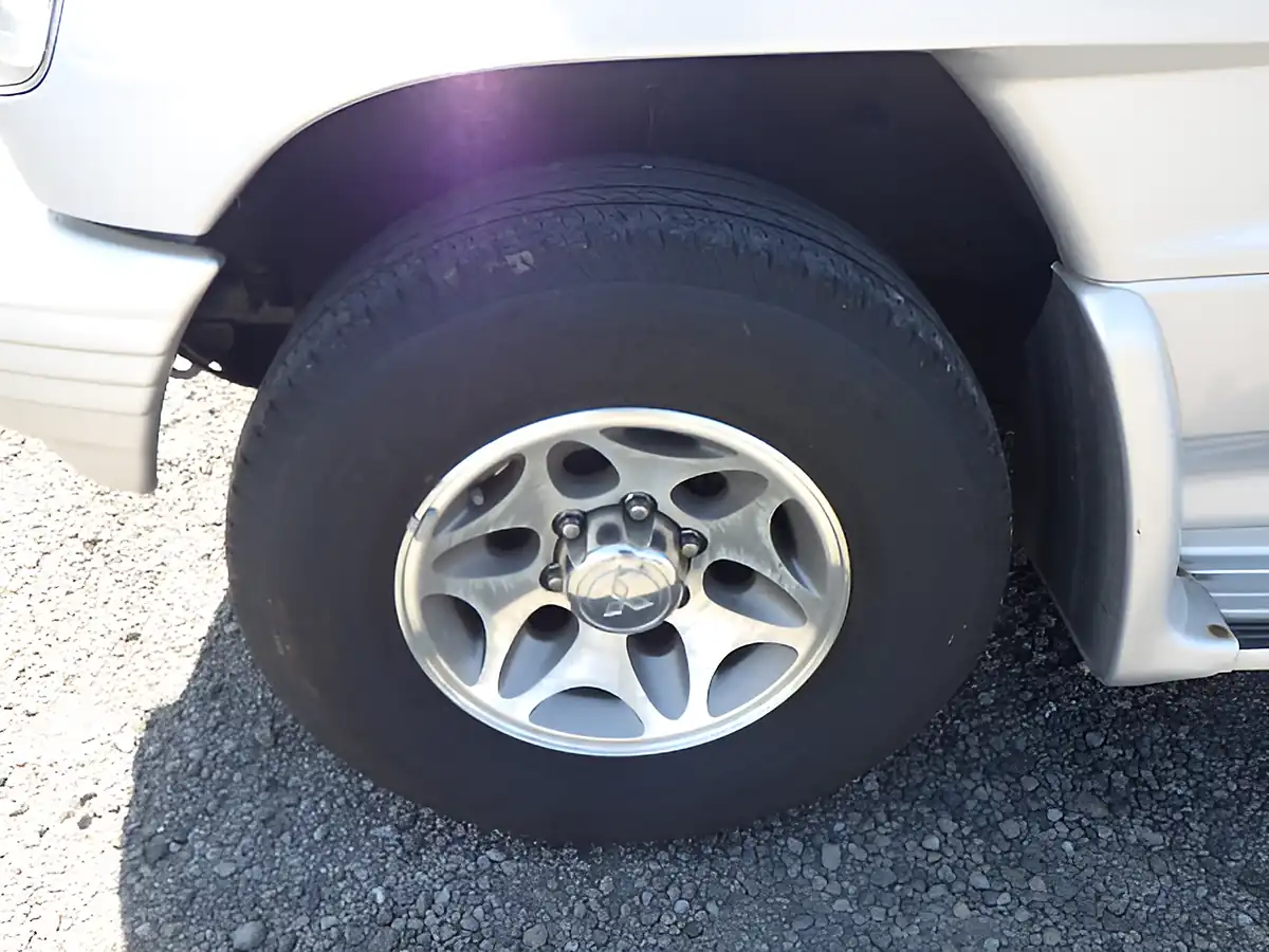 Used 1997 Mitsubishi Pajero Swb Flared Arch Silver - Interior and Exterior details 16