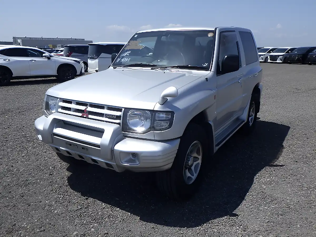 Used 1997 Mitsubishi Pajero Swb Flared Arch Silver - Interior and Exterior details 6
