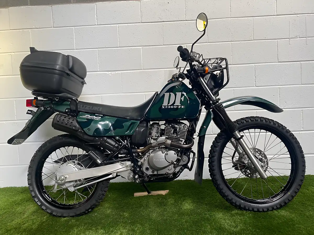 Used 1997 Suzuki DF200E Green - Front View