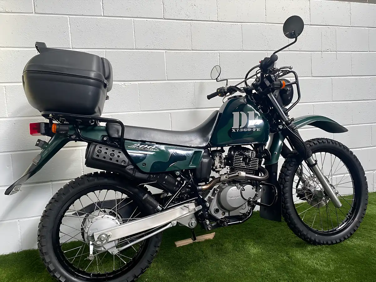 Used 1997 Suzuki DF200E Green - Interior and Exterior details 7