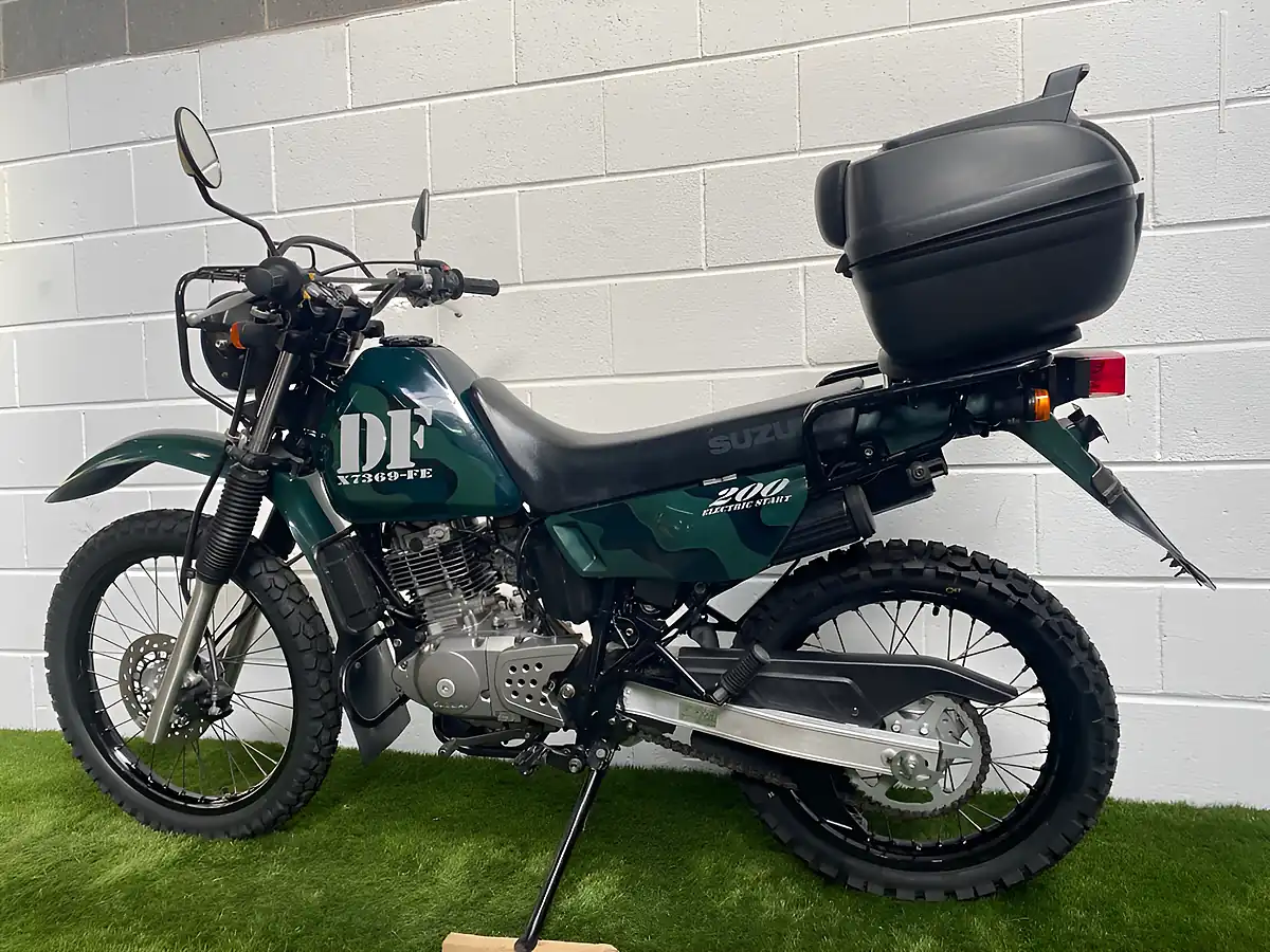 Used 1997 Suzuki DF200E Green - Interior and Exterior details 9