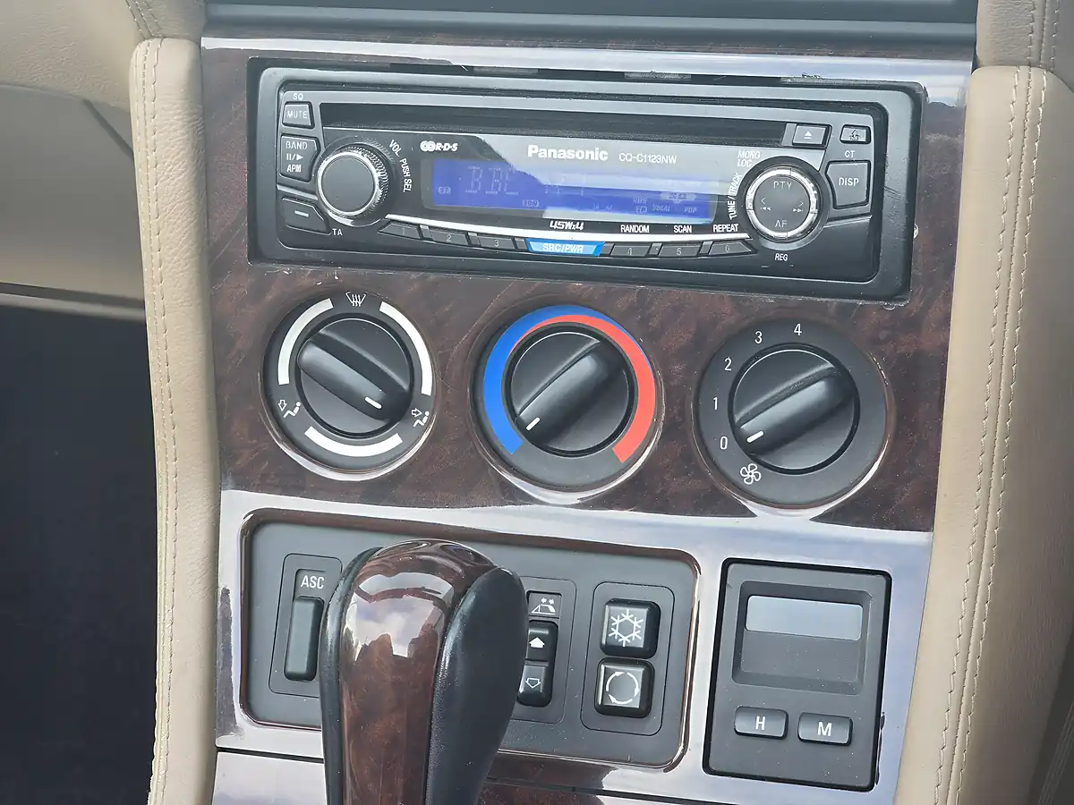 Used 1998 BMW Z3 Convertible Green - Interior and Exterior details 14